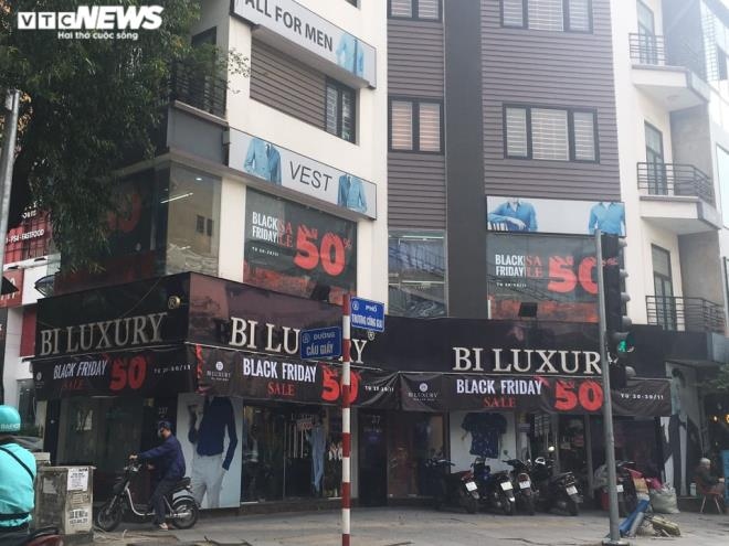 hanoi fashion stores remain quiet despite black friday super sale picture 1
