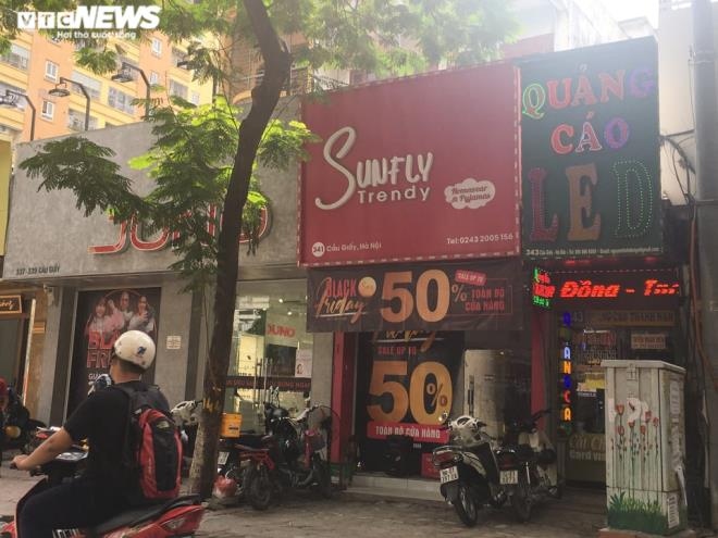 hanoi fashion stores remain quiet despite black friday super sale picture 2