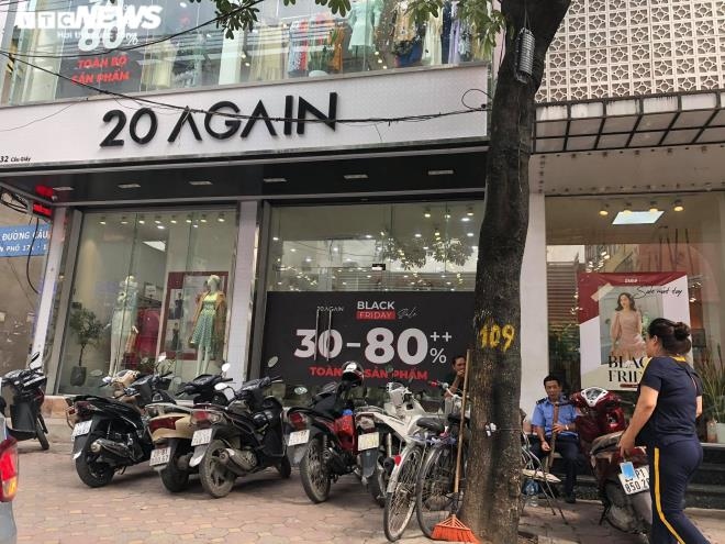 hanoi fashion stores remain quiet despite black friday super sale picture 3