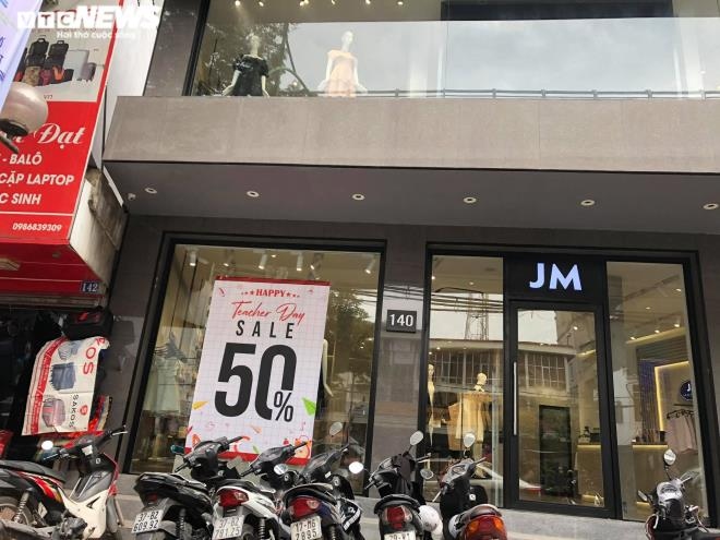hanoi fashion stores remain quiet despite black friday super sale picture 6