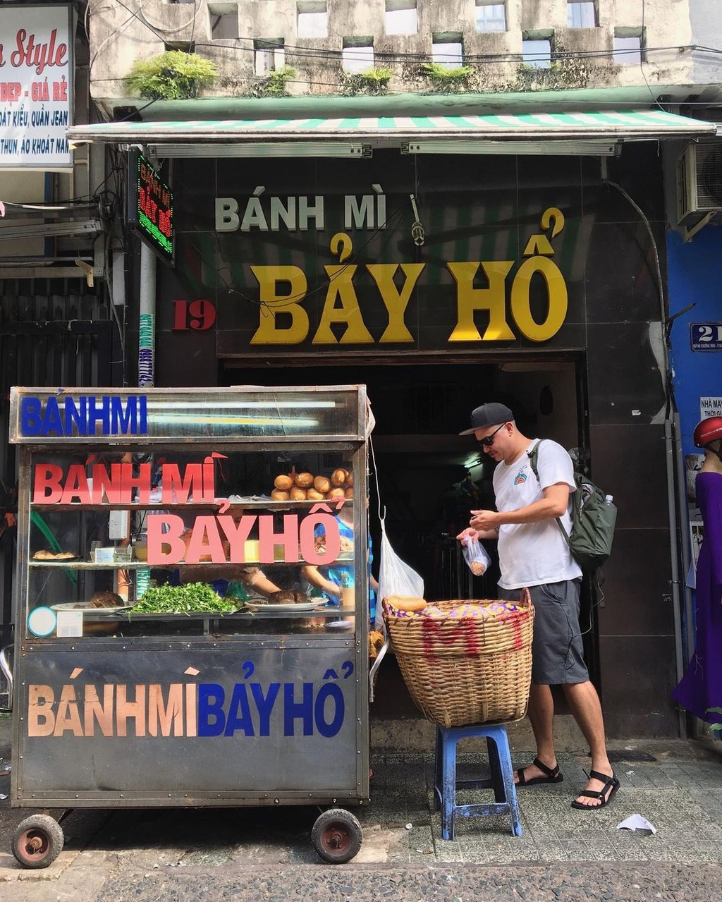 four famous bread stands in hcm city picture 1