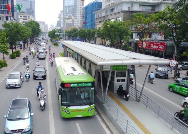 ha noi lai de xuat duong rieng cho xe buyt hay nhin vao tuyen brt dang van hanh hinh anh 6