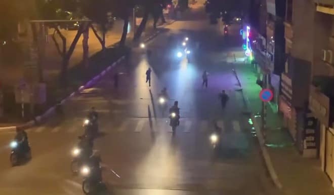 Hà Nội: Triệu tập nhóm thanh niên cầm hung khí gây náo loạn đường phố giữa  đêm