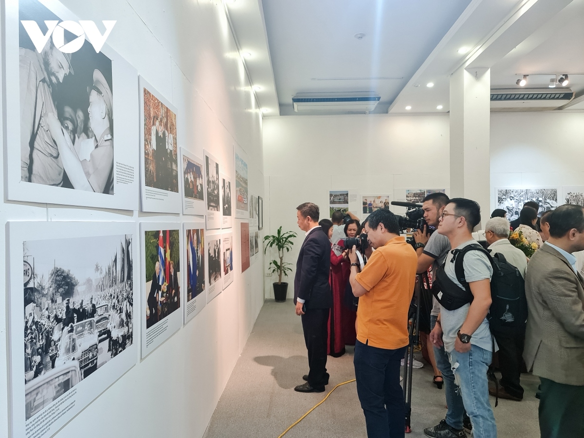 photo exhibition details vietnam-cuba diplomatic ties throughout history picture 7