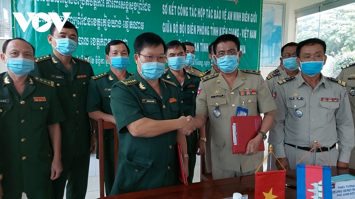 vietnam joins with cambodia in border fight against covid-19 picture 1