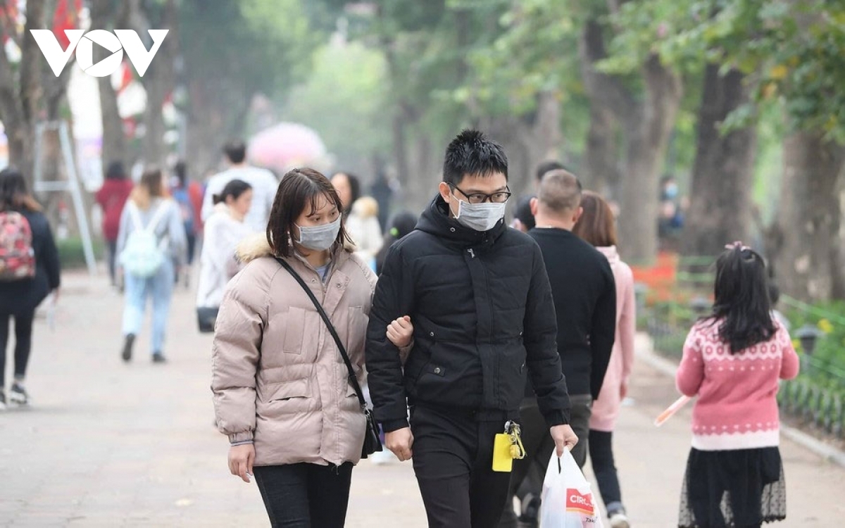 Face masks become compulsory in five public places in Hanoi