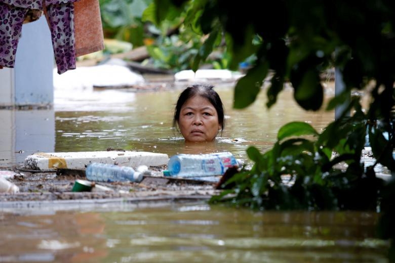 Vô vàn những thiếu thốn “khó nói” của phụ nữ vùng lũ miền Trung