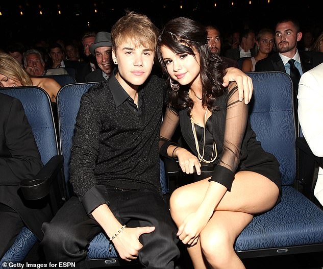 ba xa justin bieber buon ba ra pho sau khi phu nhan tin don chong gap go selena hinh anh 7