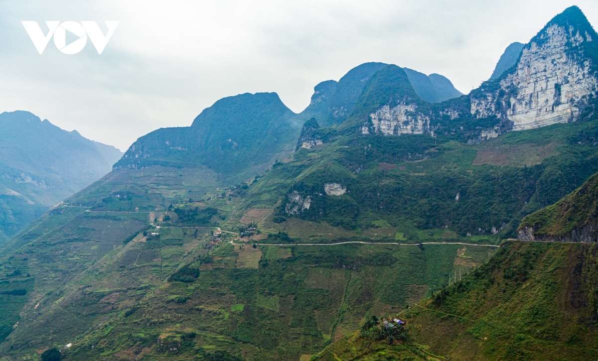 stunning images of perilous passes in ha giang picture 8