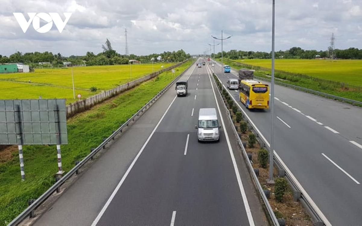 "Thu phí trở lại cao tốc TP HCM - Trung Lương"