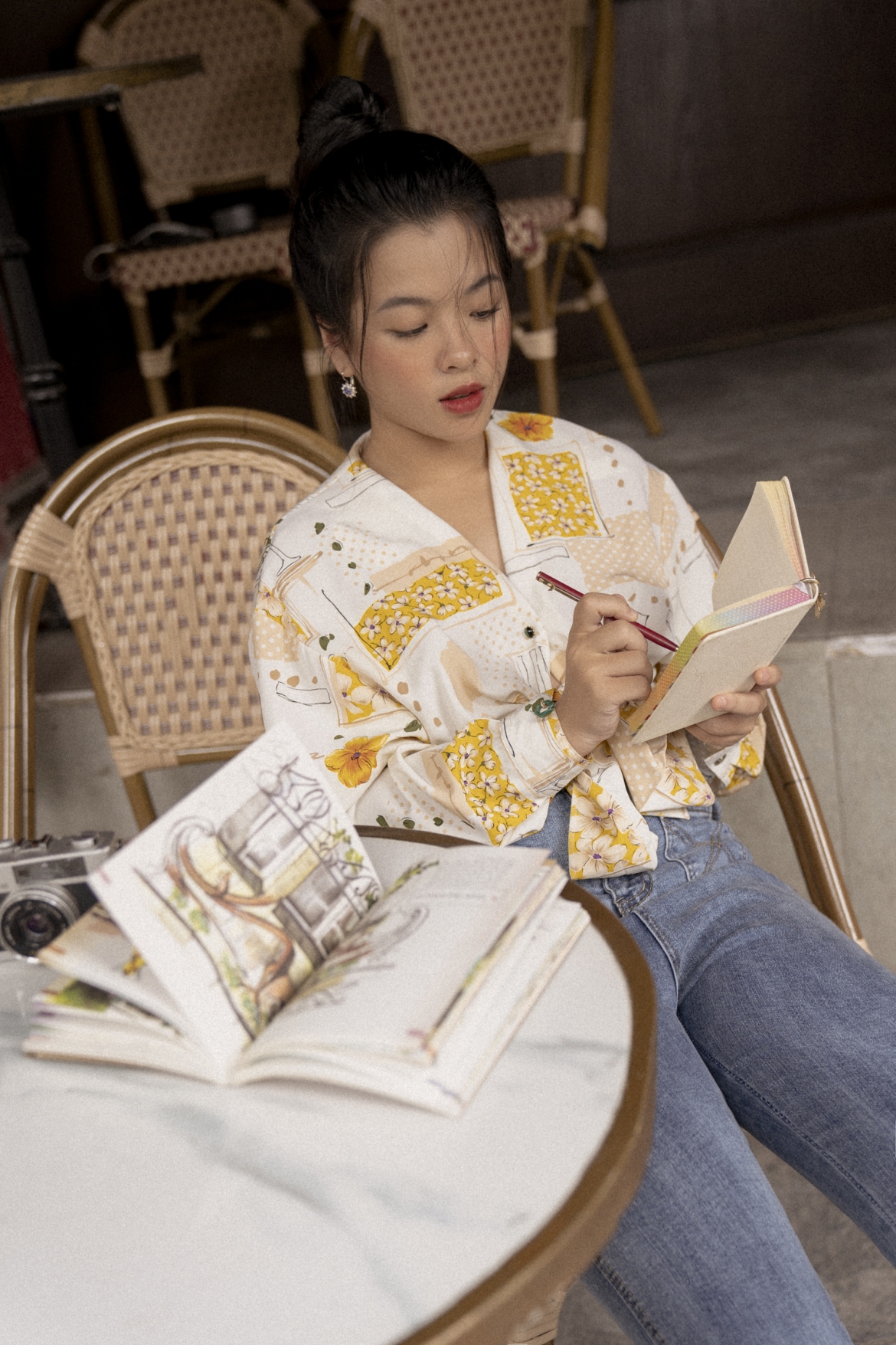nhan sac rang ro, trong treo cua con gai ut nsUt chieu xuan hinh anh 3