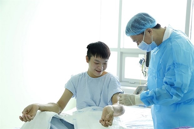 Hospital successfully performs double forearm transplant