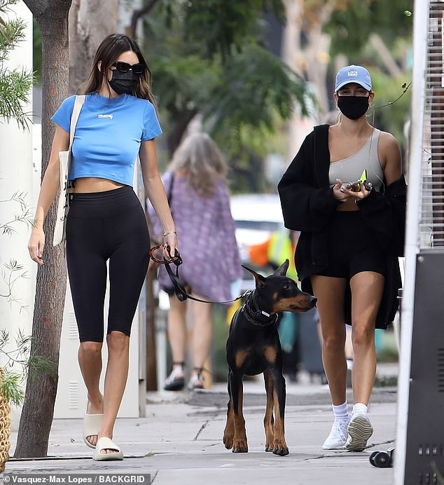 kendall jenner xinh dep ra pho cung ban than hailey baldwin hinh anh 1