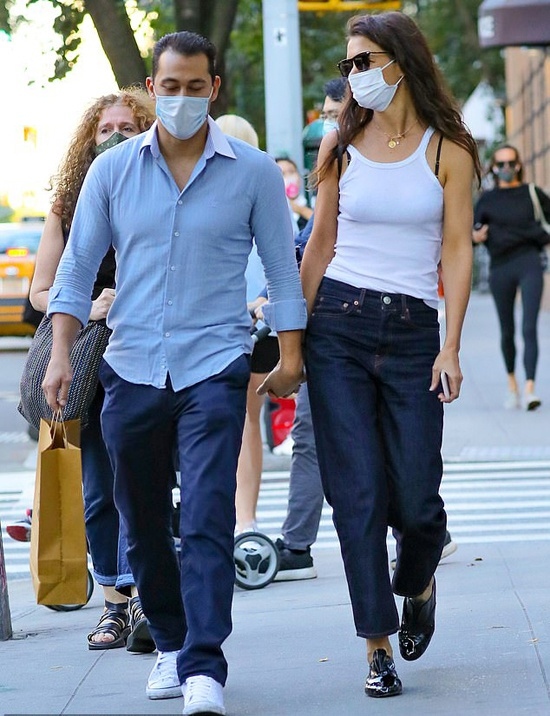 katie holmes dien do denim tre trung xuong pho hinh anh 7