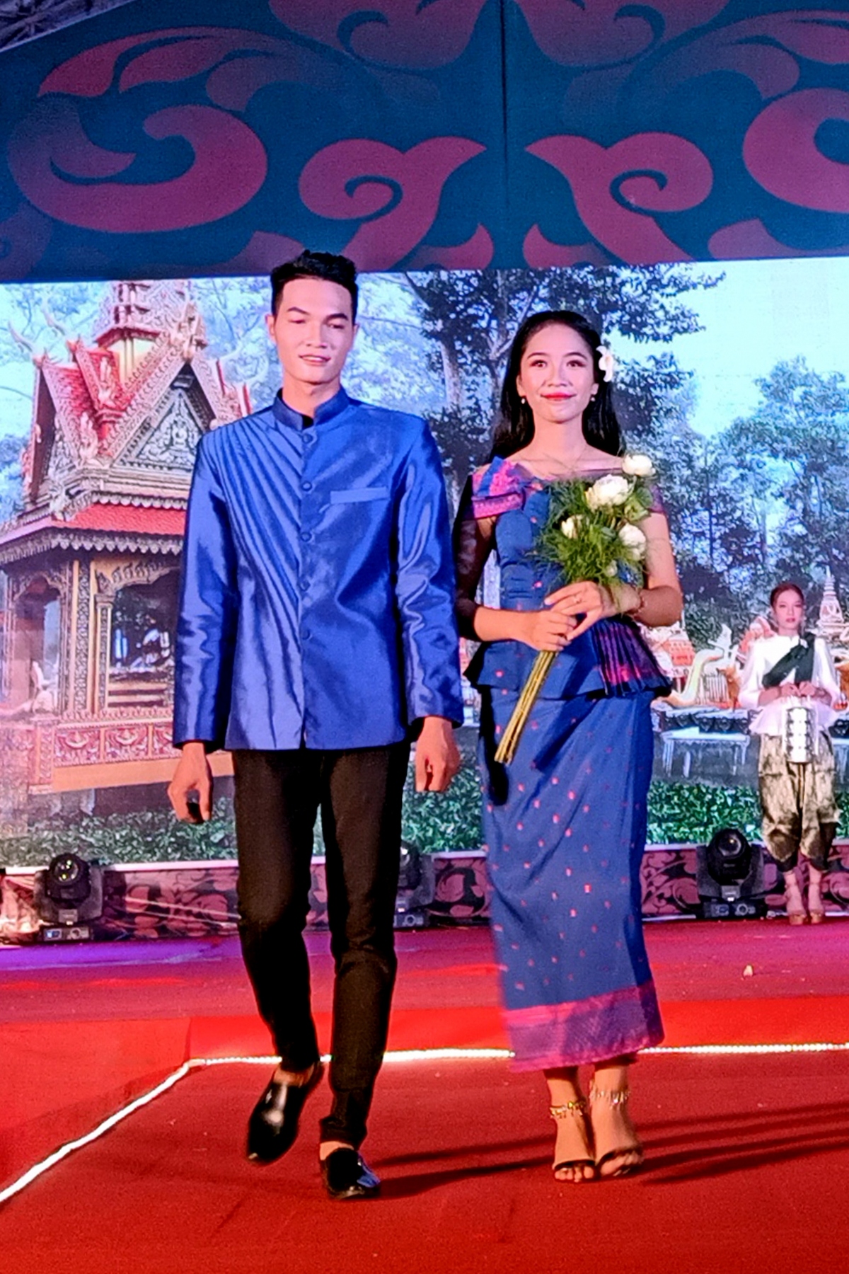 khmer people put traditional outfits on display at ok om bok festival picture 2