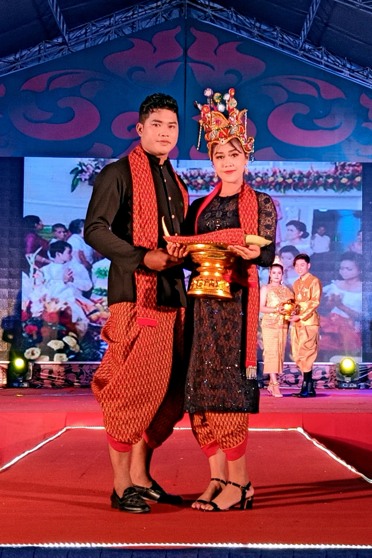 khmer people put traditional outfits on display at ok om bok festival picture 5