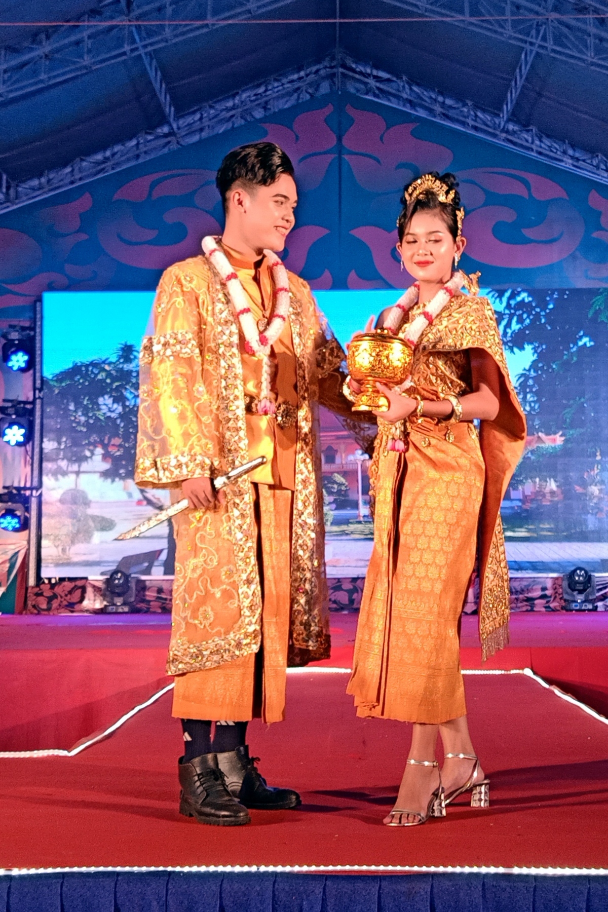 khmer people put traditional outfits on display at ok om bok festival picture 6