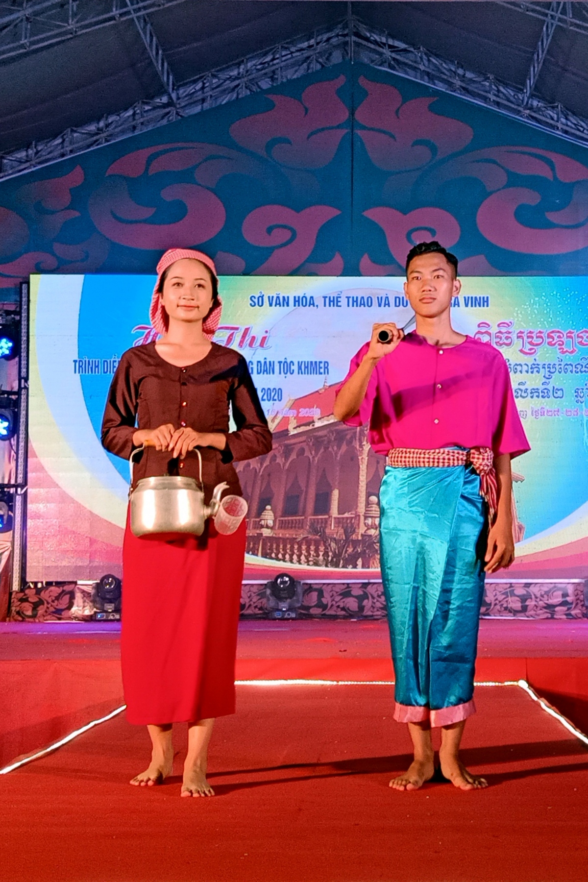 khmer people put traditional outfits on display at ok om bok festival picture 9