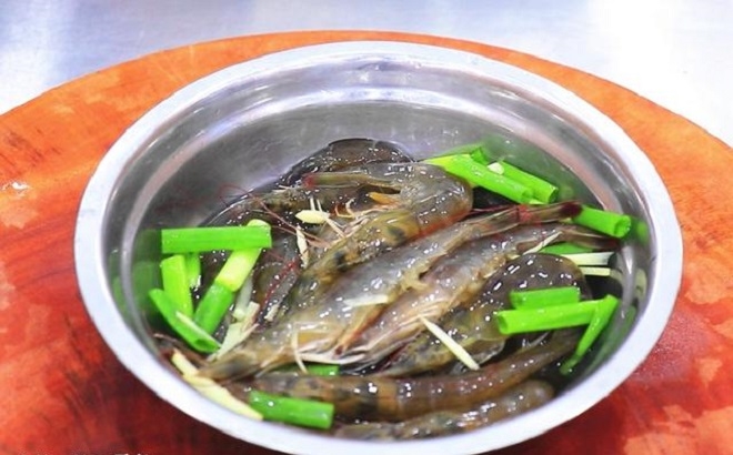 mach ban cach luoc tom vua ngon ngot ma khong tanh hinh anh 6