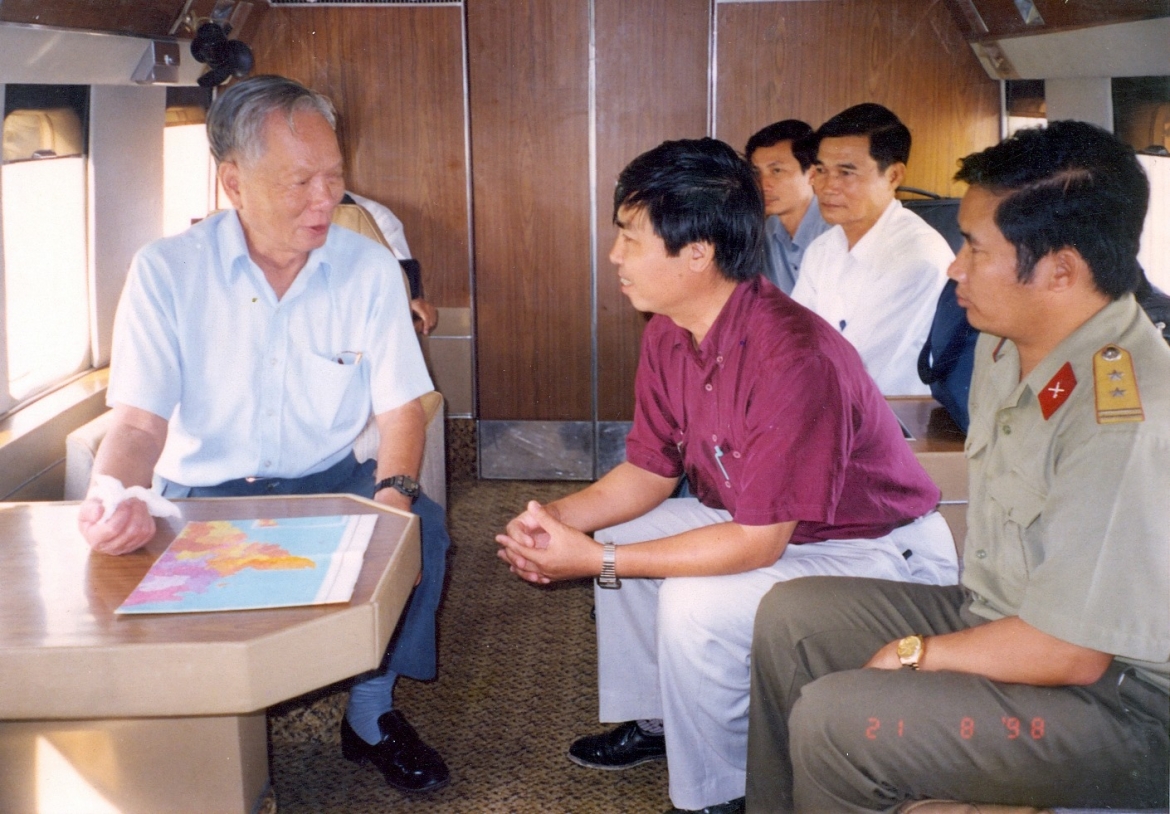 chu tich nuoc le Duc anh voi van de ruong dat cho dan cay hinh anh 2