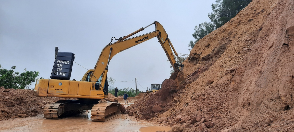 Mưa đã chấm dứt nhưng nhiều huyện ở Nghệ An vẫn bị ngập sâu