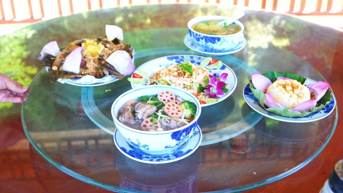 sampling lotus cuisine of northern vietnam picture 10