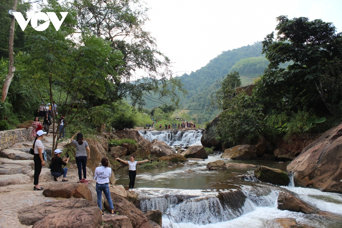 moc chau plateau - an ideal tourist destination in northern vietnam picture 1