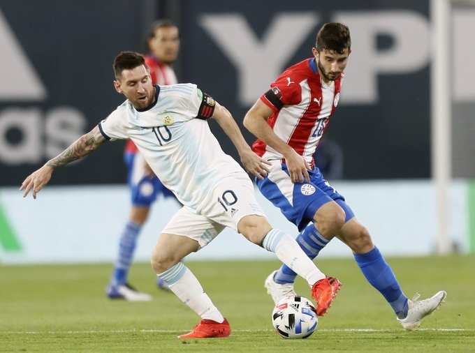 var tu choi ban thang cua messi, argentina bi paraguay cam hoa hinh anh 1