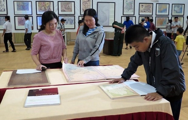 exhibition on truong sa, hoang sa underway in da nang picture 1
