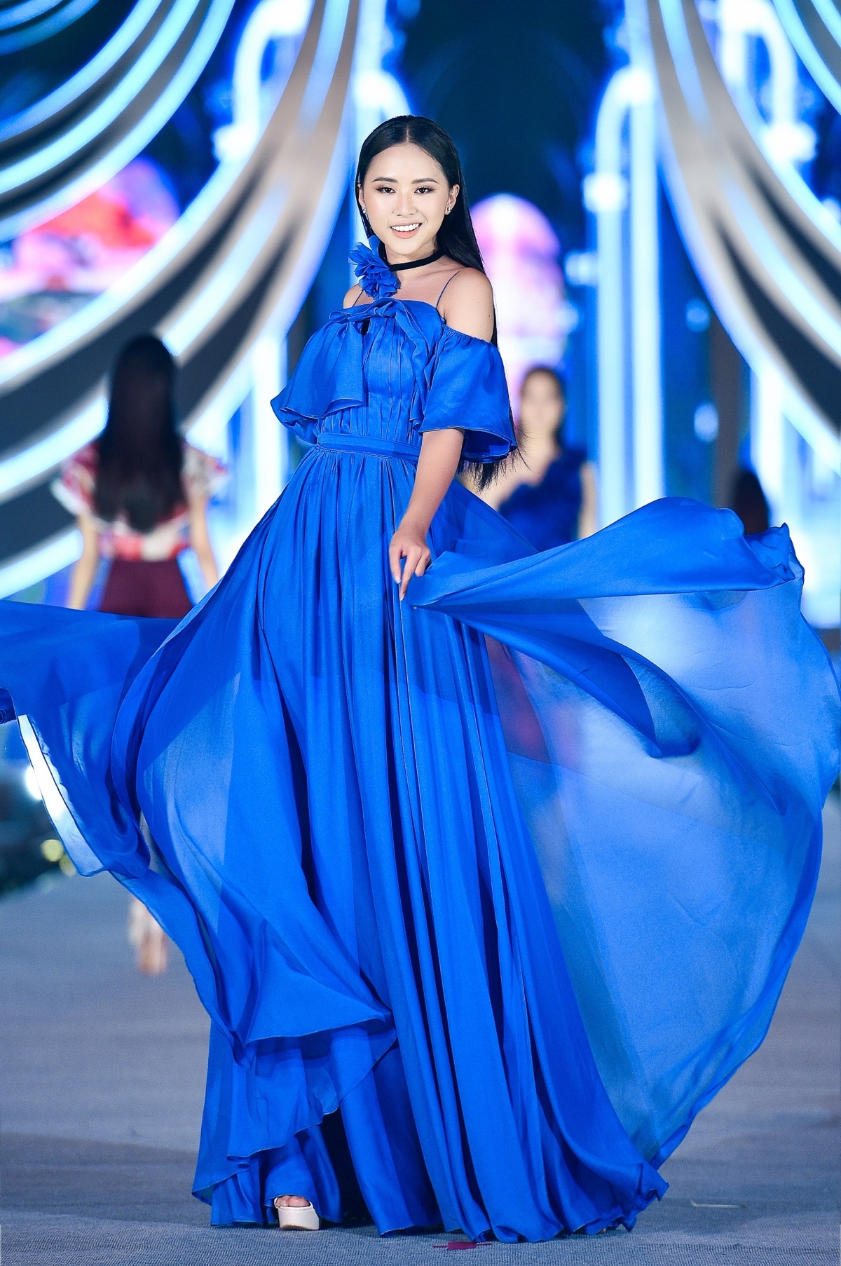 miss vietnam finalists compete for miss fashion sub-title picture 6