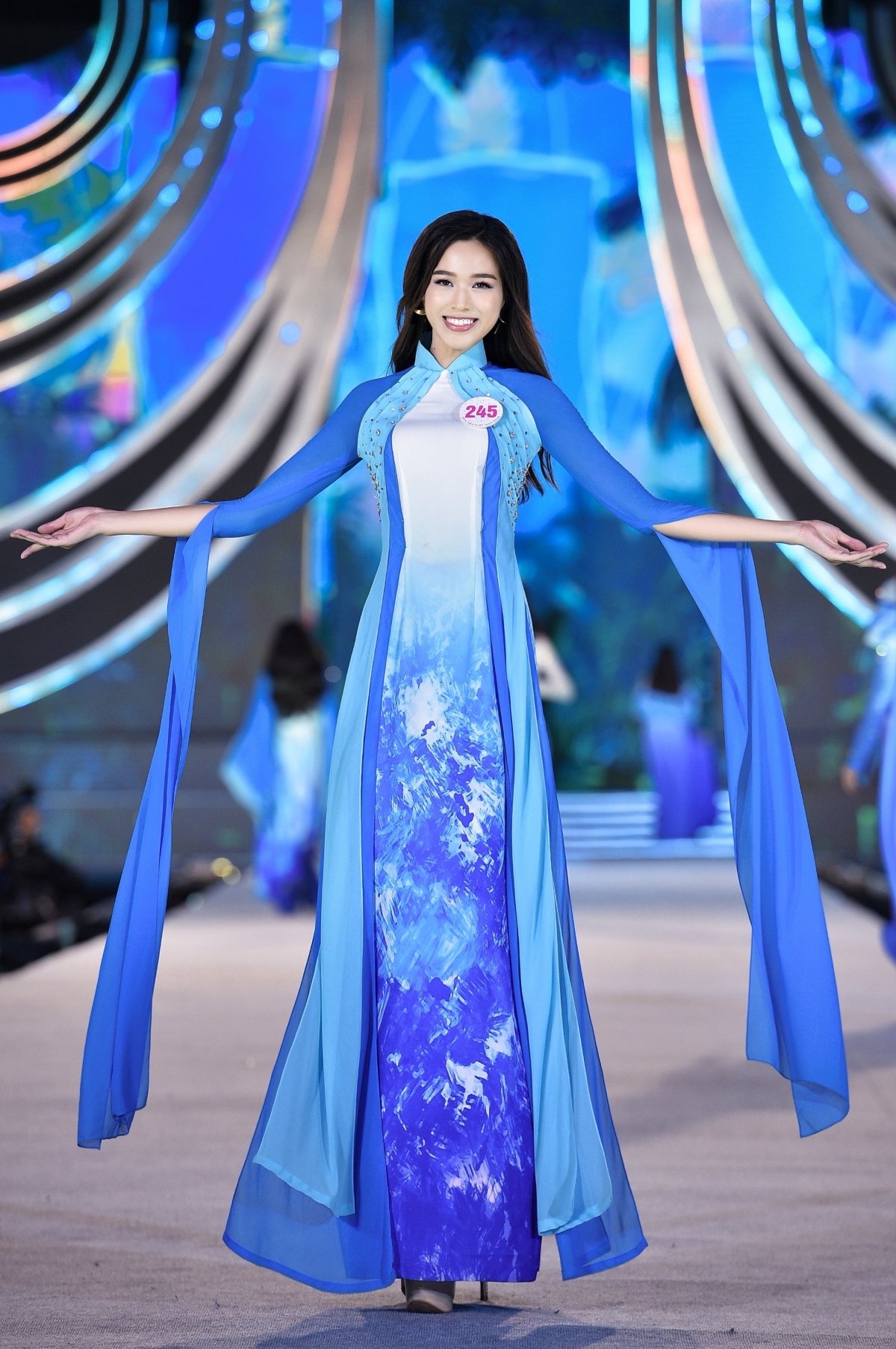 beauties dazzle during final round of miss vietnam 2020 picture 11