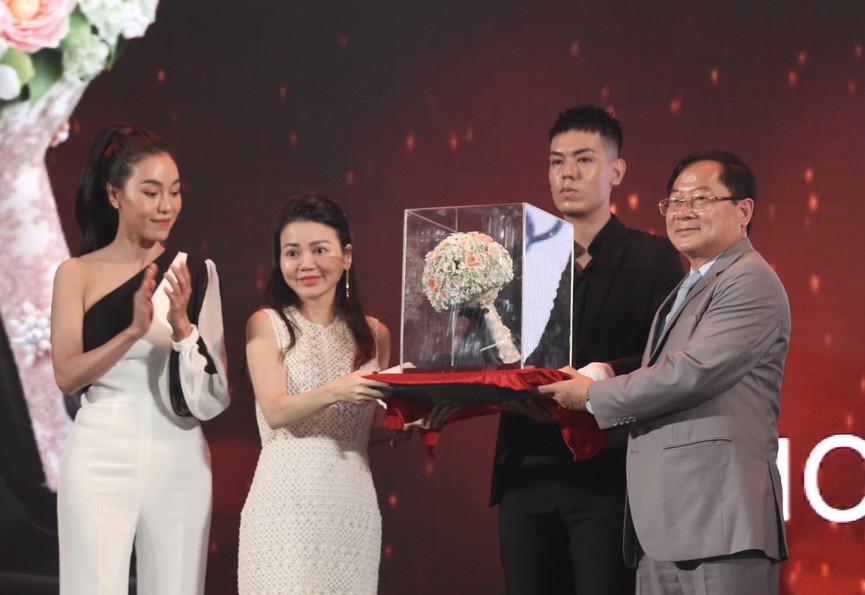 tiara for miss vietnam 2020 pageant unveiled picture 7