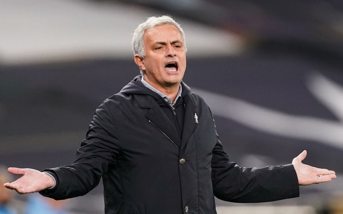 HLV Mourinho tuyên bố sốc sau khi gieo sầu cho Man City