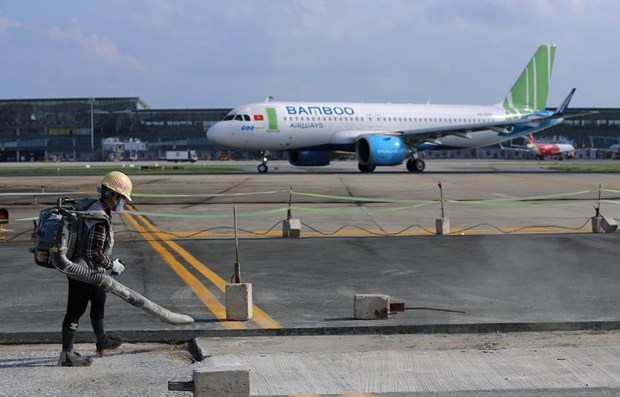 upgrade of noi bai, tan son nhat runways urged to be completed by year-end picture 1