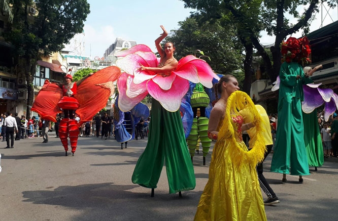 hoan kiem lake to host displays of local, foreign cultures picture 1