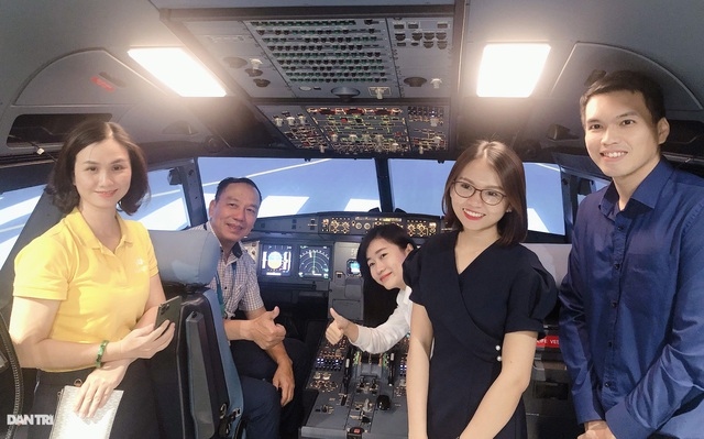 hcm city offers pilot training tour to visitors picture 1