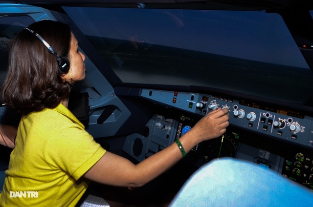 hcm city offers pilot training tour to visitors picture 2