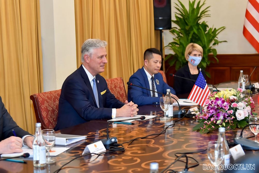 us security advisor o brien welcomed in hanoi picture 9