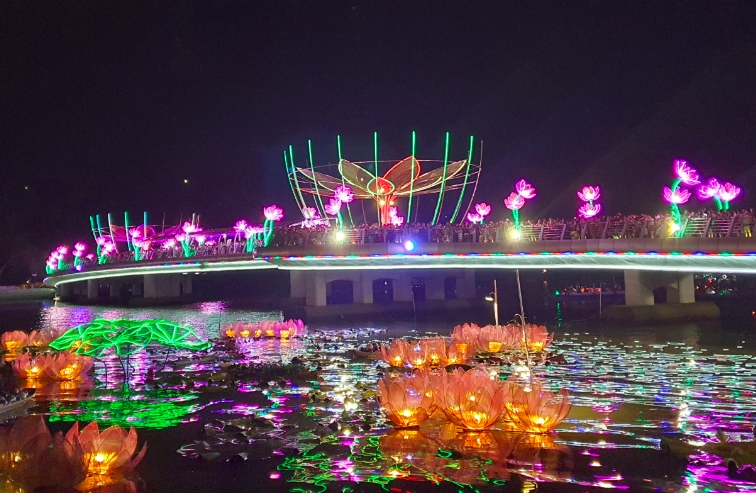khai mạc ngày hội du lịch - Đêm hoa đăng ninh kiều, cần thơ hình ảnh 1 khai mac ngay hoi du lich - Dem hoa dang ninh kieu, can tho hinh anh 1