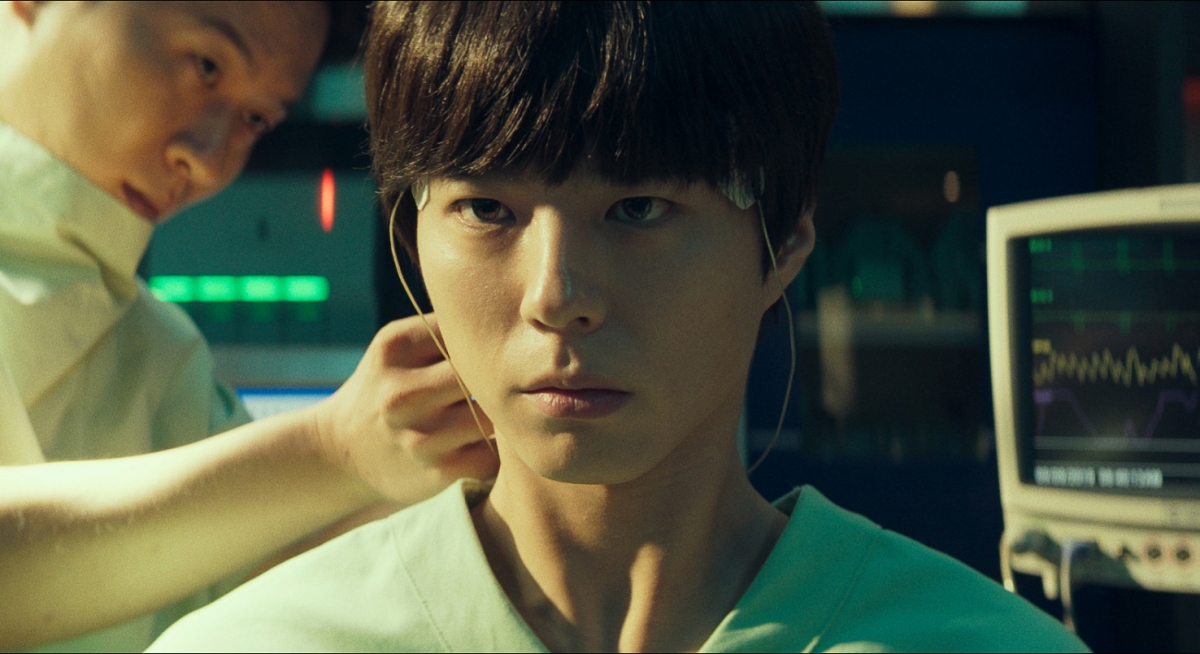 người nhân bản đánh dấu sự kết hợp đầu tiên của 2 trai đẹp gong yoo và park bo gum hình ảnh 2 nguoi nhan ban danh dau su ket hop dau tien cua 2 trai dep gong yoo va park bo gum hinh anh 2
