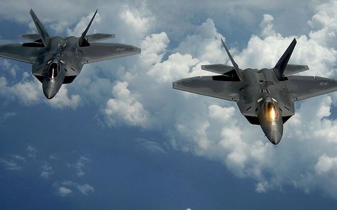 Thước phim quay chậm chuyển động đầy ngoạn mục của tiêm kích “chim ăn thịt” F-22 Raptor