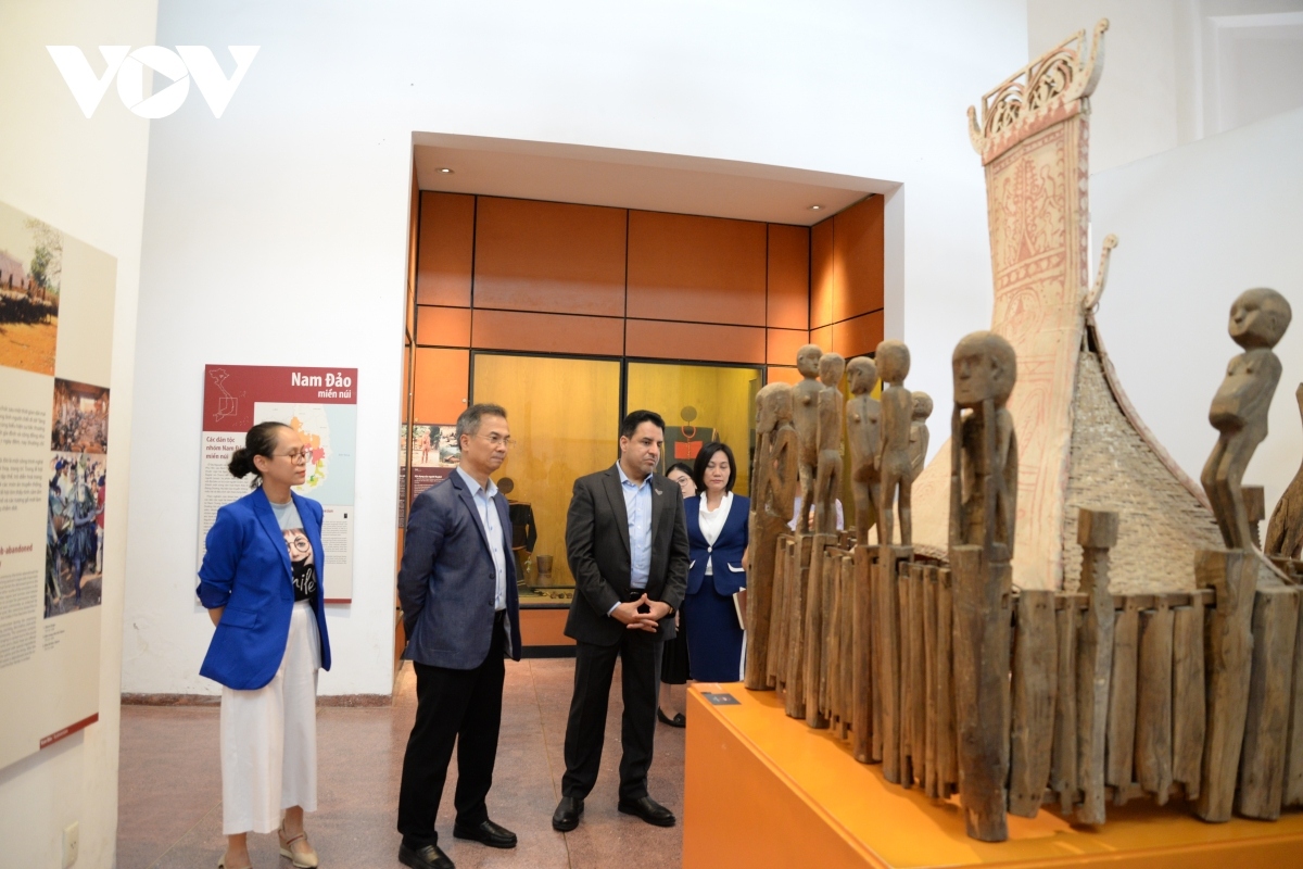 uae ambassador pays visit to vietnam museum of ethnology picture 12