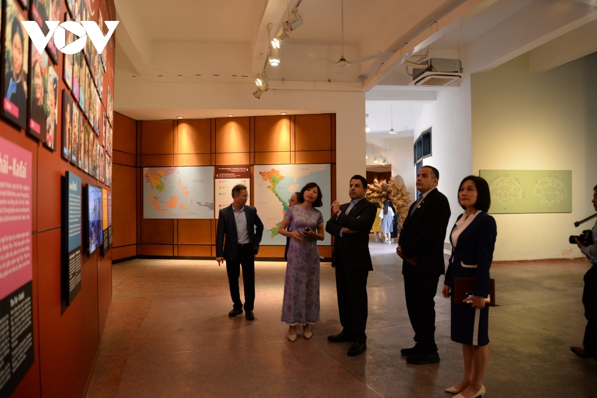 uae ambassador pays visit to vietnam museum of ethnology picture 3