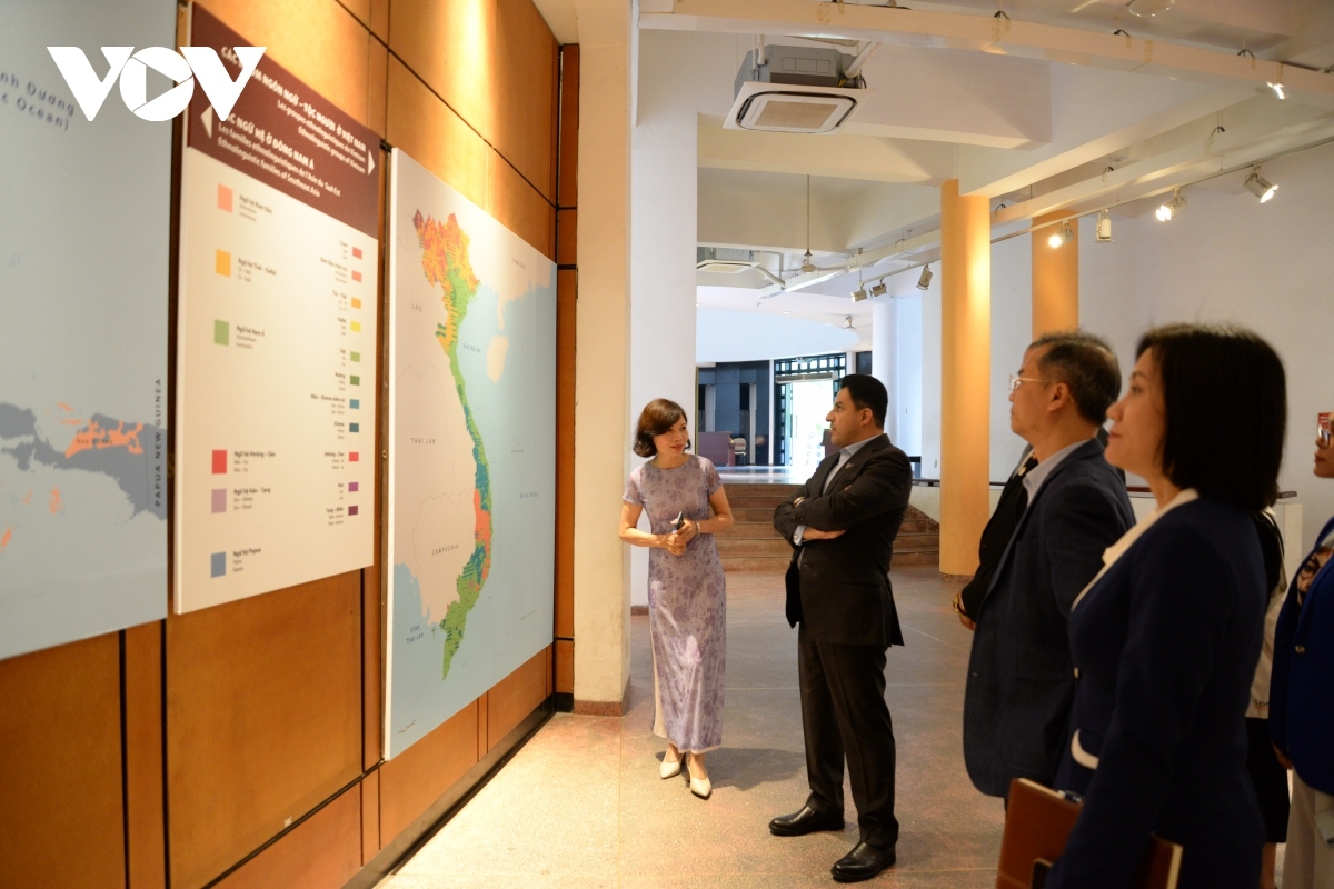 uae ambassador pays visit to vietnam museum of ethnology picture 4