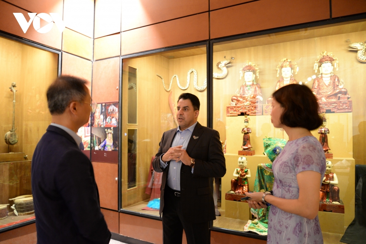 uae ambassador pays visit to vietnam museum of ethnology picture 7