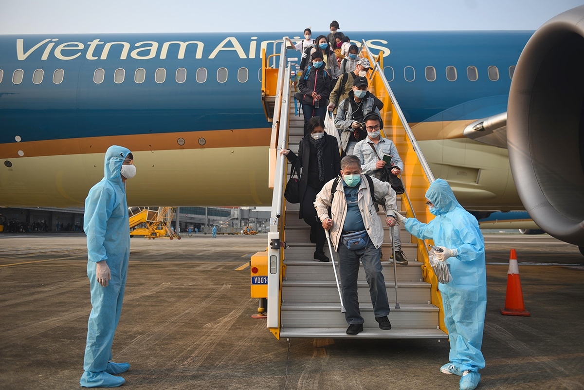 First repatriation flight with full quarantine cost lands in Quang Ninh