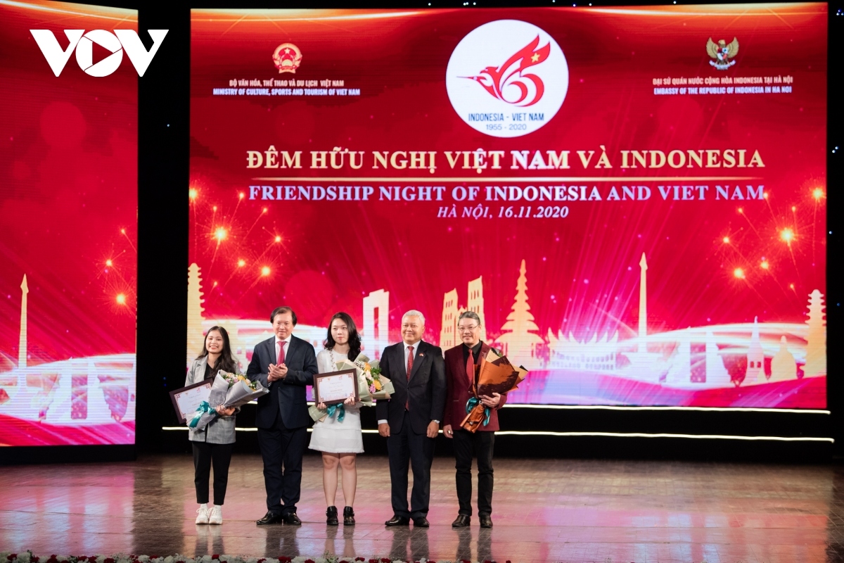 vietnam-indonesia friendship night in focus picture 7