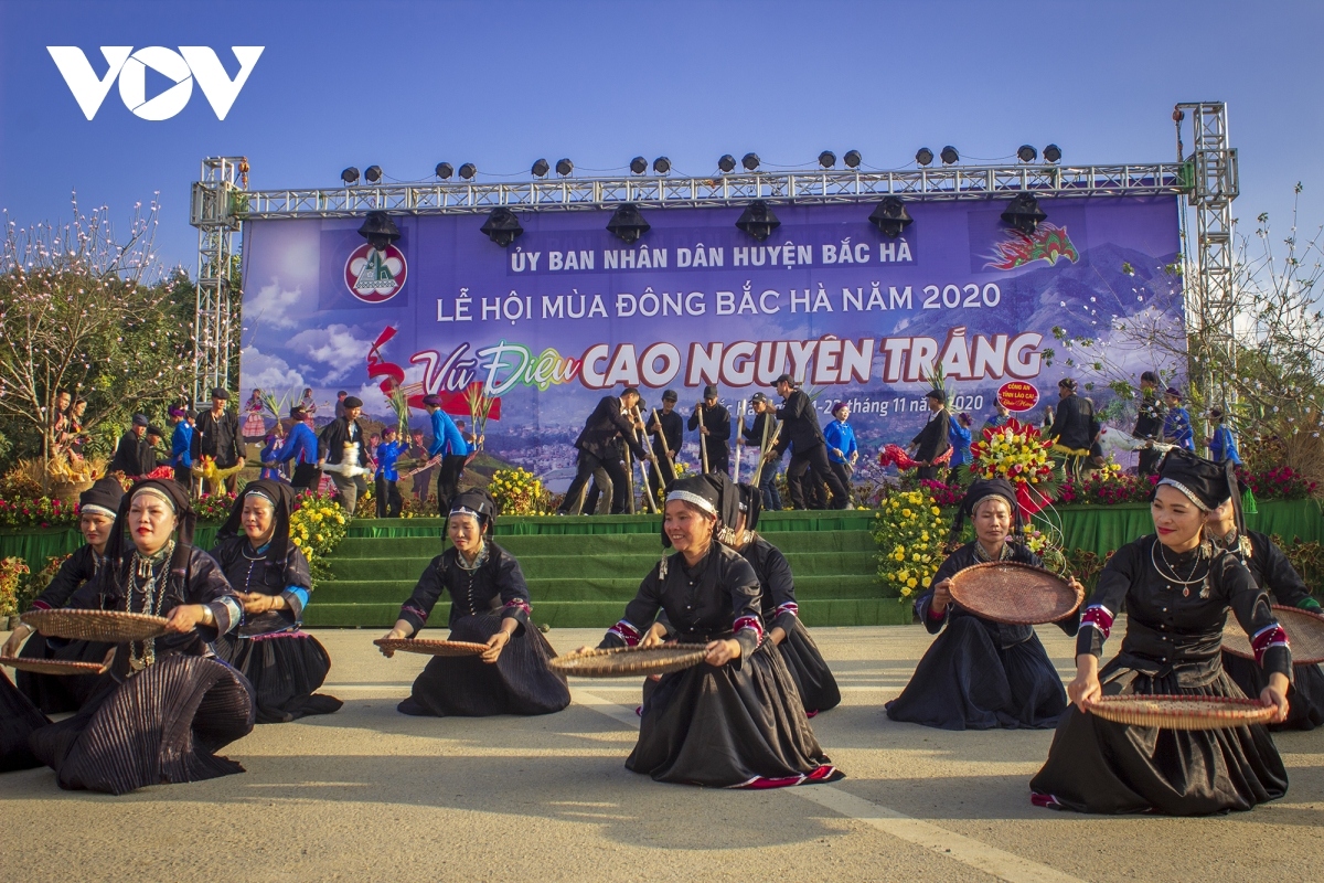 a glimpse of wintery festival on bac ha plateau picture 1