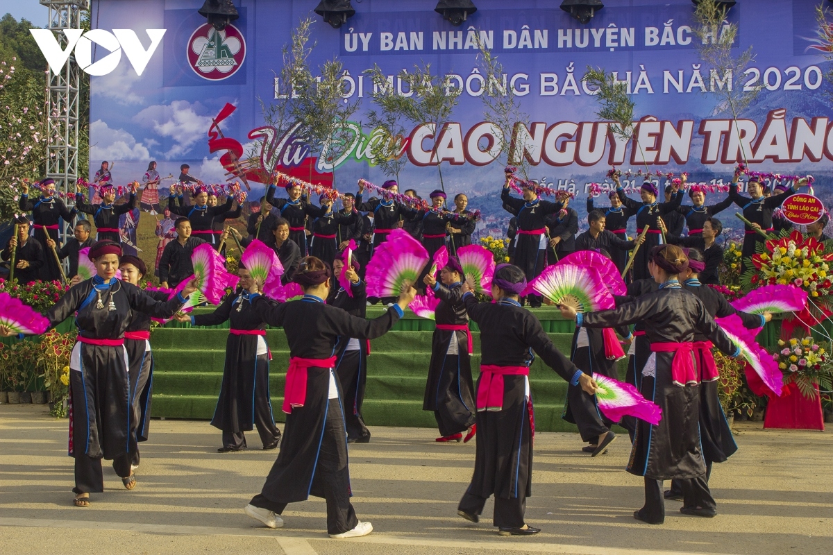 a glimpse of wintery festival on bac ha plateau picture 2 a glimpse of wintery festival on bac ha plateau picture 2