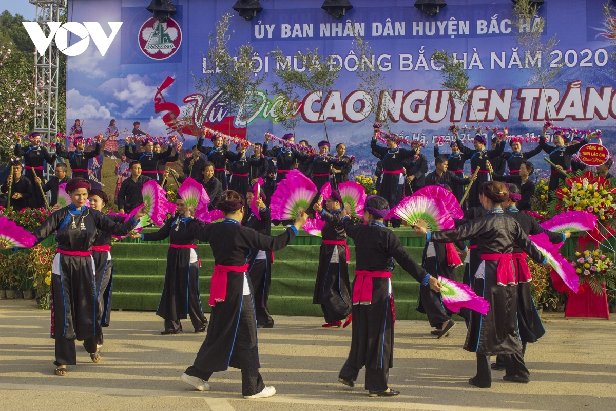 a glimpse of wintery festival on bac ha plateau picture 2